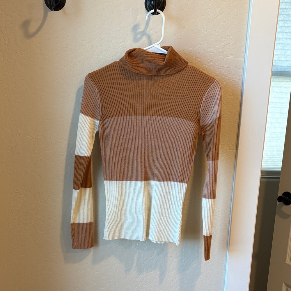 Ribbed Colorblock Turtleneck Sweater - Brown & Cream